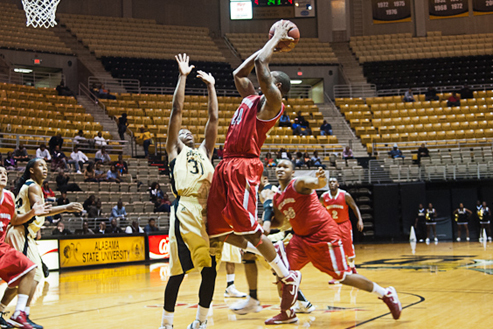 Huntingdon men lose to 16th-ranked St. Mary&rsquo;s