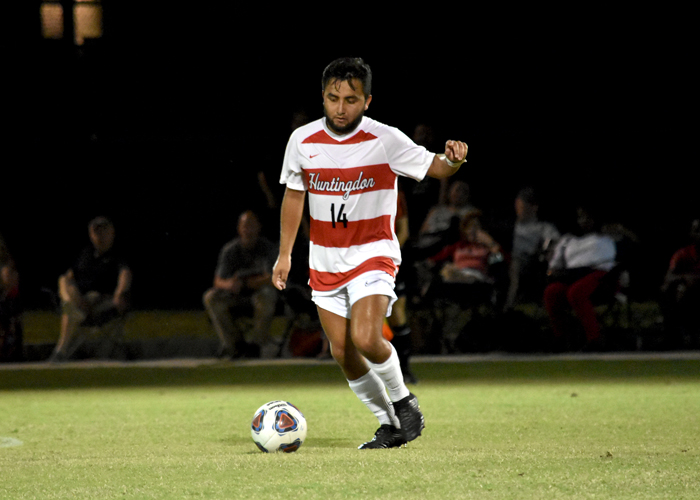 Hawks knock off Averett for first conference win