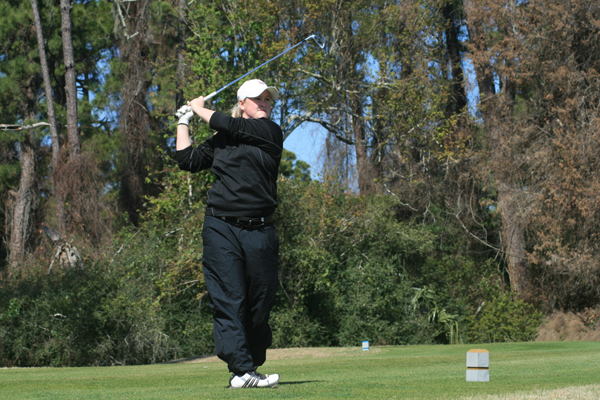 Lady Hawks golf in 4th entering final round of Rhodes Invitational