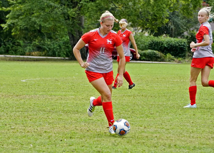 Freshman Ali Brewer recorded 15 saves in Sunday's 4-1 loss to Salem. It was the first game Brewer played in goal this season. (Photo by Chuck Tidmore)